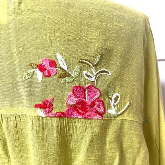 Fig and Flower Yellow 3/4 Sleeve Embellished Blouse 1X - Picture 9 of 9
